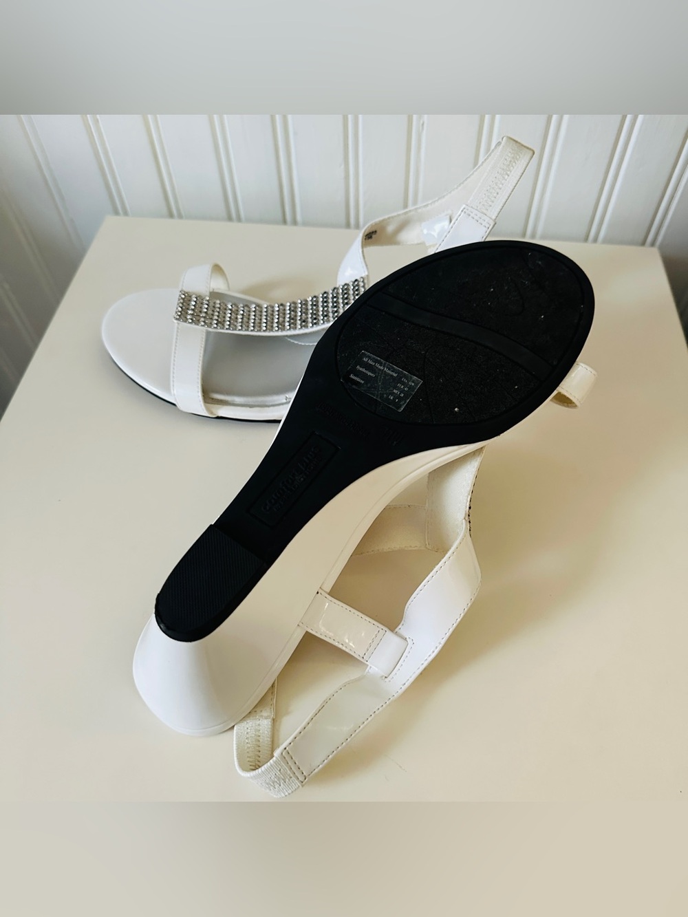🔥 Comfort plus by Predictions White Rhinestone T-Strap Slingback Sandals ☘️